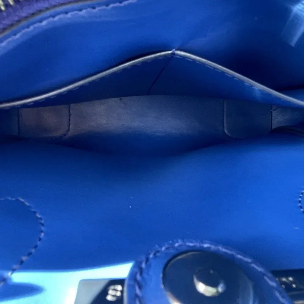 Michael Kors Leather Sapphire Small Mae Messenger Bag - Picture 11 of 12